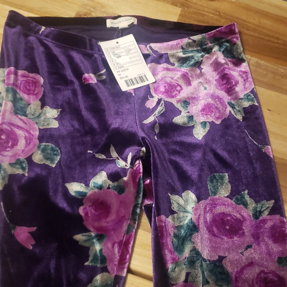 UO Silence and Noise L Velvet floral leggings